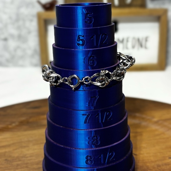 Matching silver tone necklace and bracelet set. - Picture 6 of 7